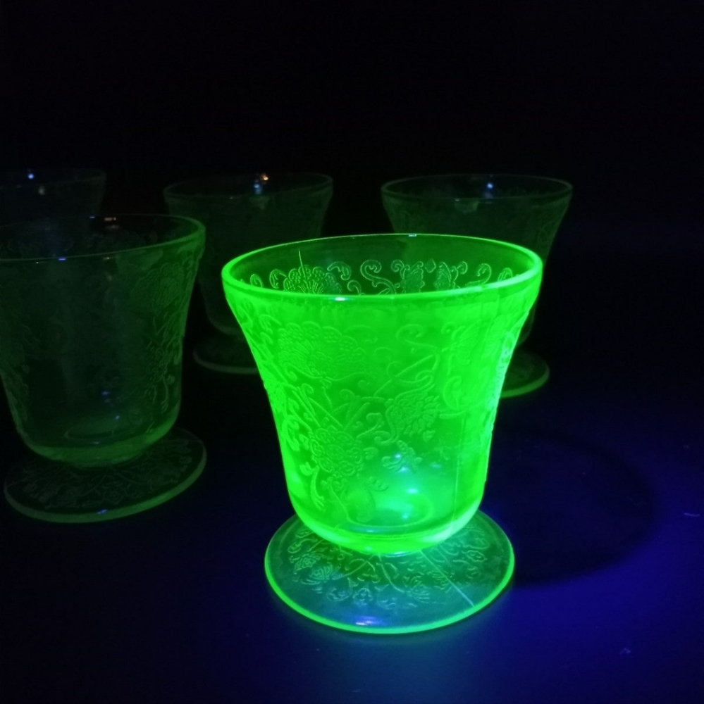 1930's RARE Vintage Depression Florentine Glass cups (6 total)